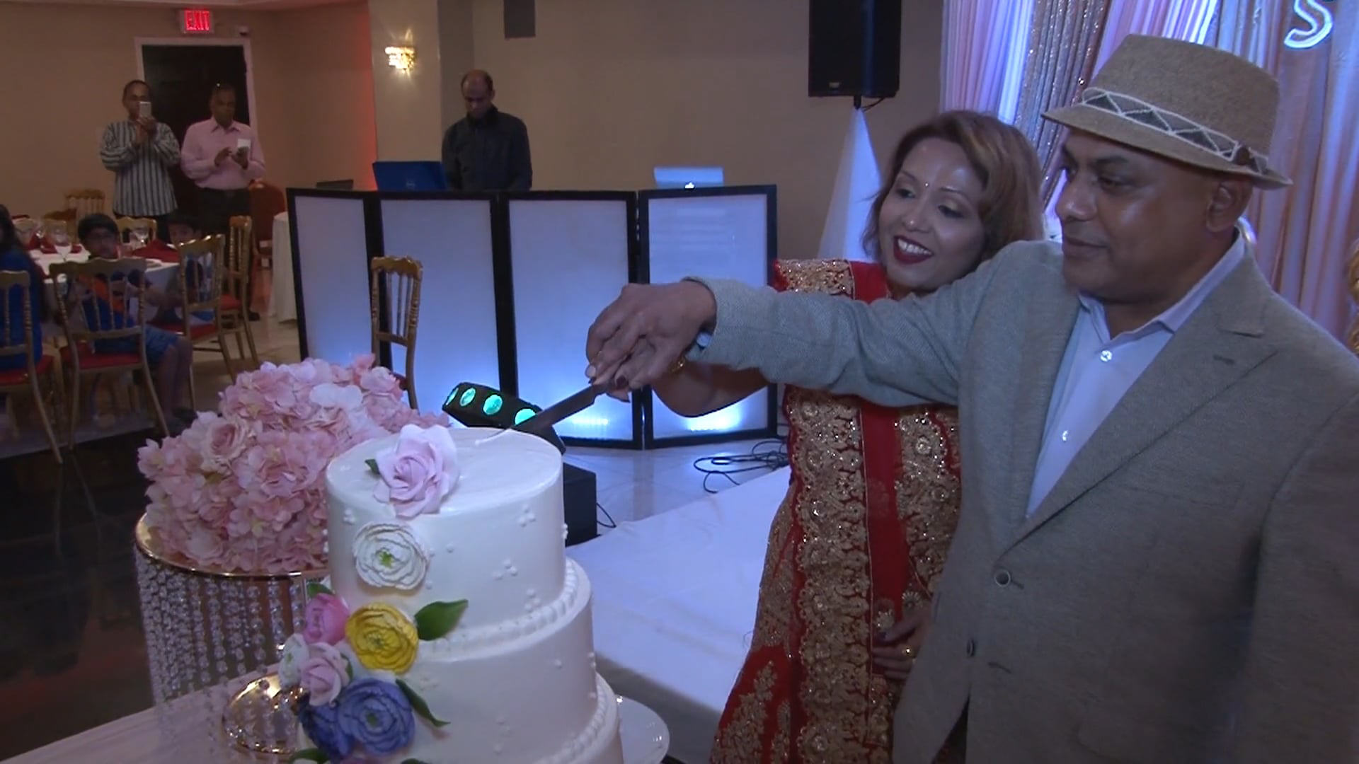 Deewan Banquet Piscataway NJ Reception | Sunita & Pravin | Cake Cutting