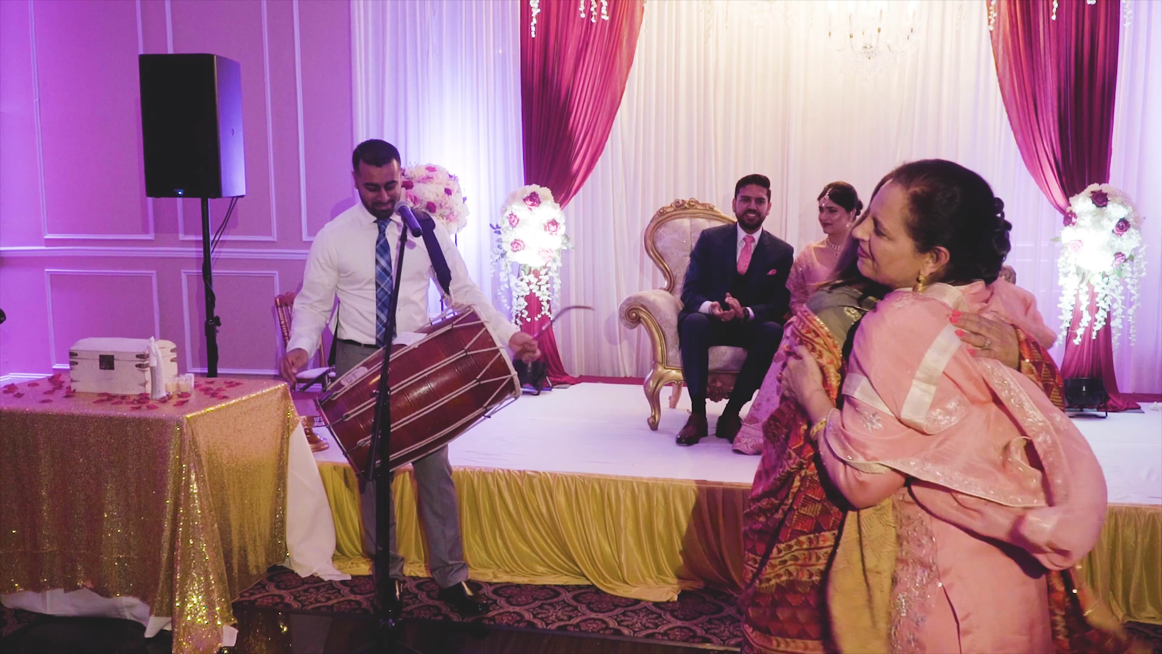Deewan Banquet Piscataway NJ Reception | Gurleen & Ravneet | Dholi Boliyan